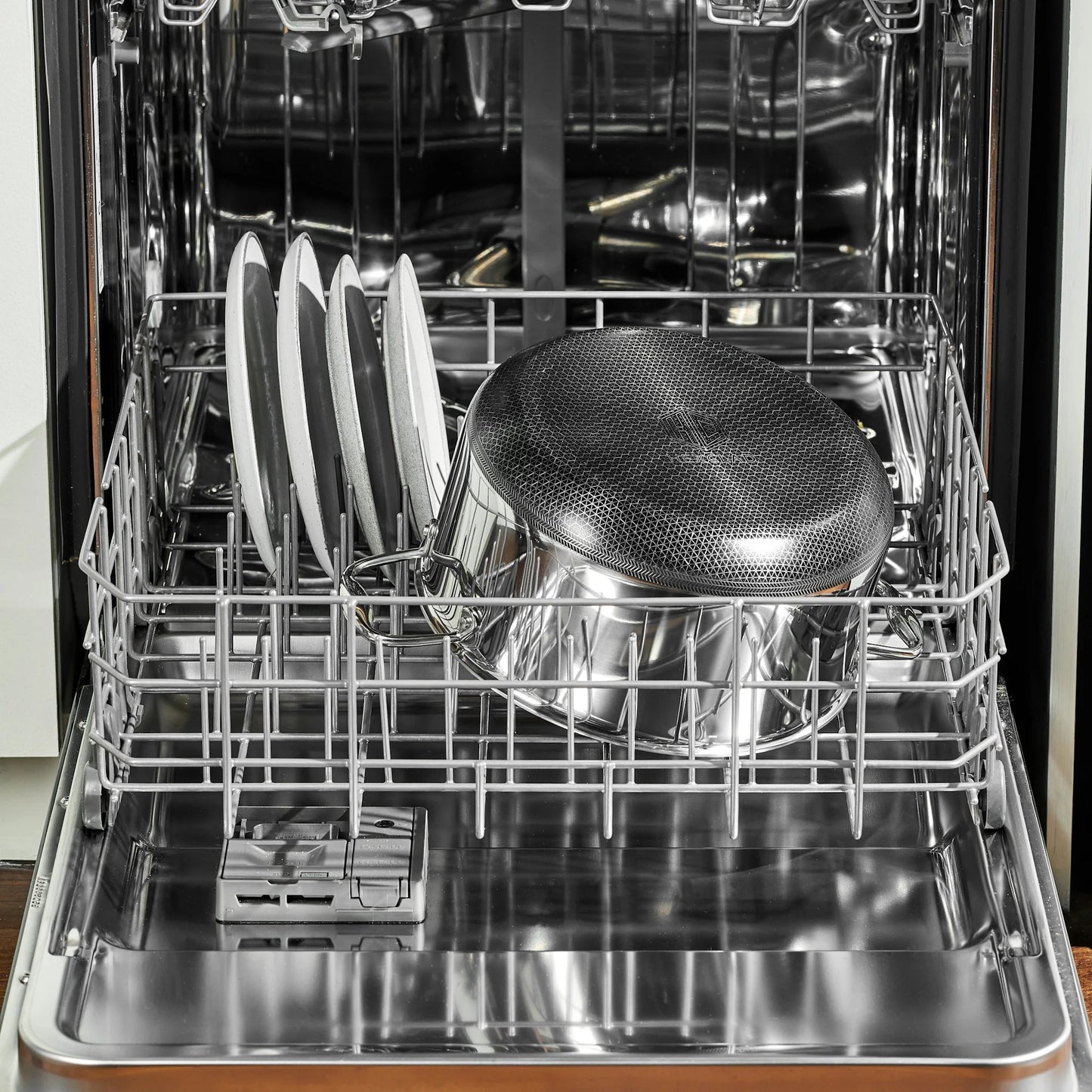 Hybrid Stock Pot With Lid, 8-Qt