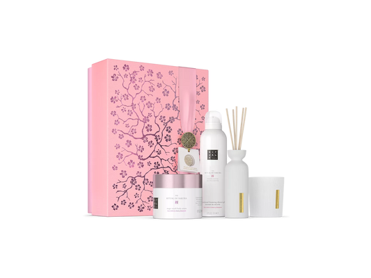 The Ritual of Sakura Gift Set L schuimende douchegel 200 ml, bodycrème 200 ml, geurkaars 140 gr, mini geurstokjes 70 ml